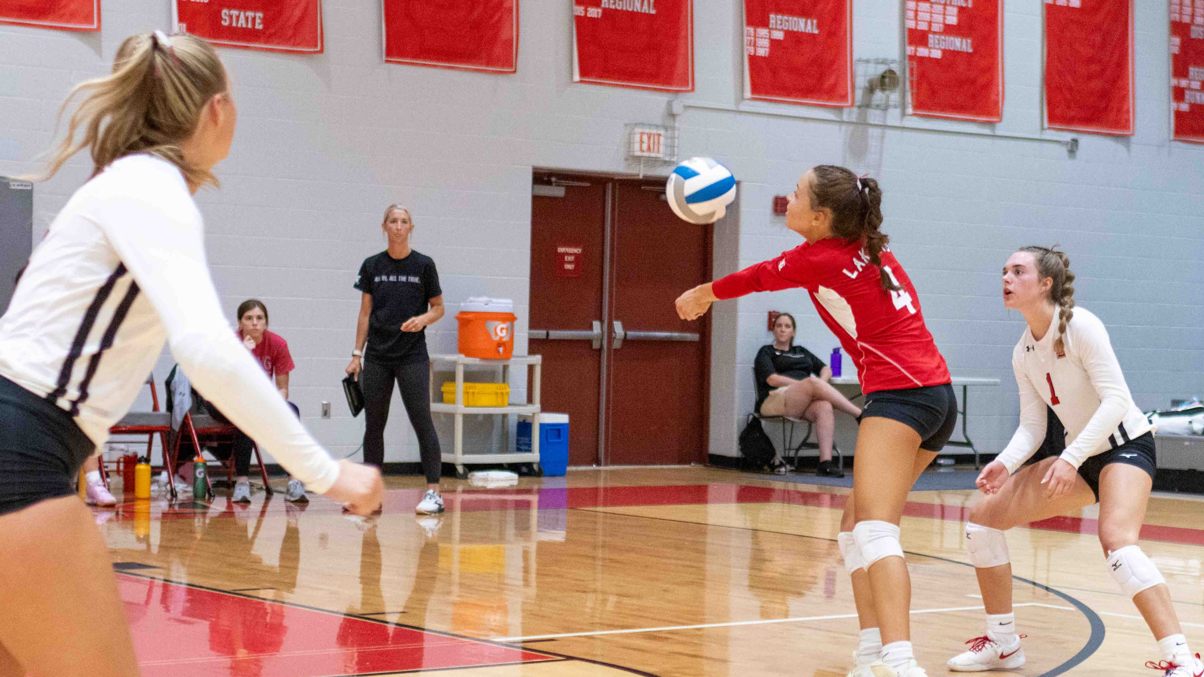 Volleyball goes 2-1 at home opener